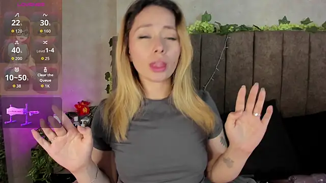 LanaMills  online show from April 13, 9:10 am