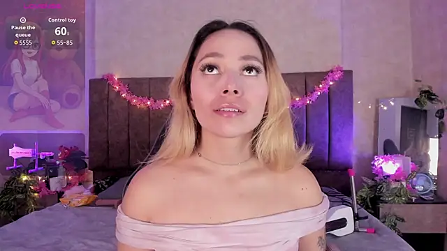 LanaMills  online show from May 21, 2:42 am