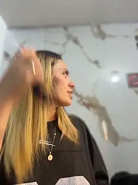 LanaMills  online show from April 14, 9:20 am