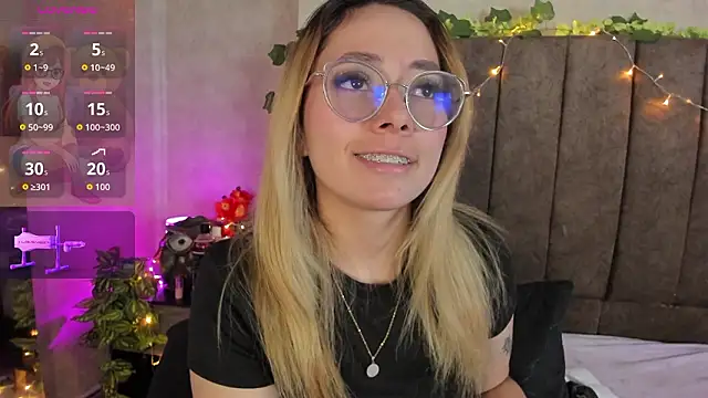 LanaMills  online show from March 3, 7:25 am