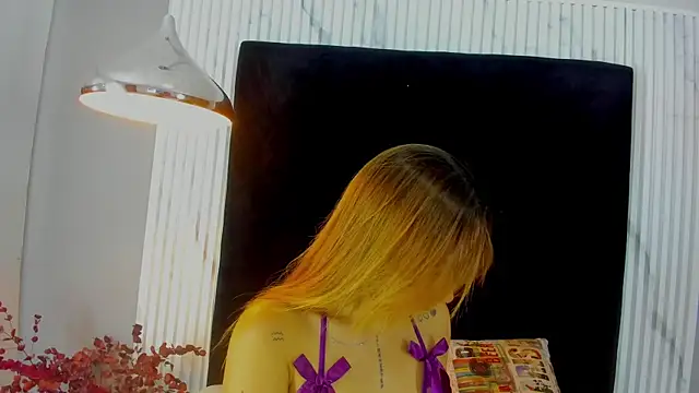 Snapshot of MONIK_FOX_CR chatting on September 14, 8:07 pm MONIK FOX CR online show from September 14, 8:07 pm