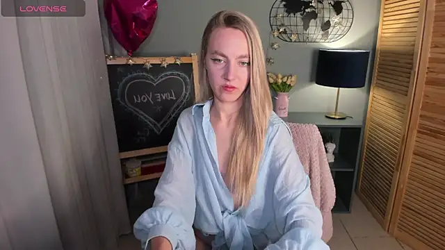 Snapshot of mishapallmer chatting on October 2, 1:54 am mishapallmer online show from October 2, 1:54 am