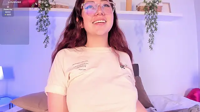 Nicolle Evanss  online show from April 7, 3:30 am