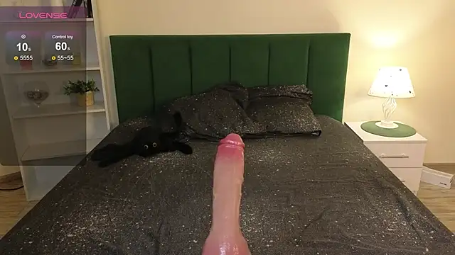 Tonya  Thompson online show from November 23, 7:15 pm