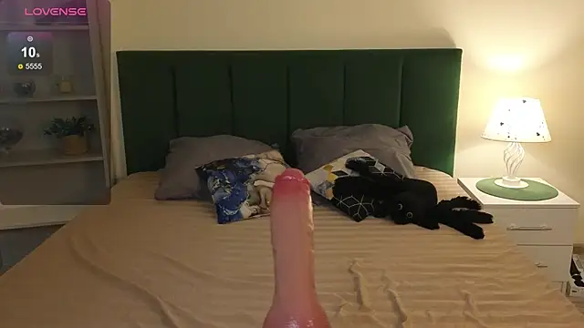 Tonya  Thompson online show from November 8, 8:03 pm