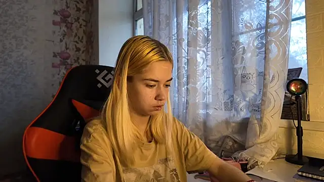 Witching Moon online show from November 12, 7:50 am