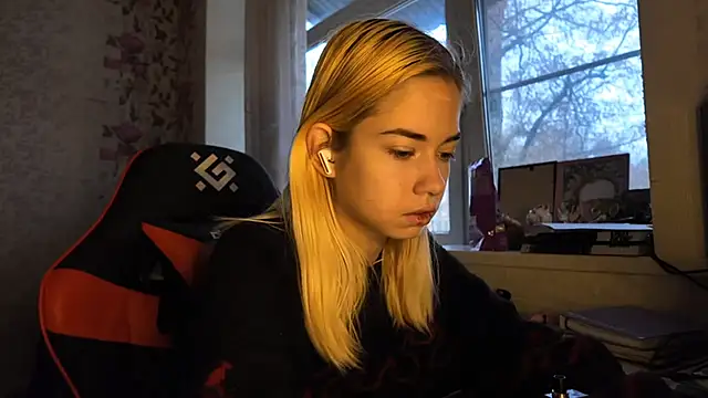 Witching Moon online show from November 29, 8:07 am