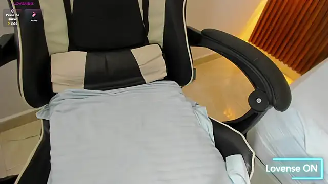 agata noir online show from October 4, 3:23 am