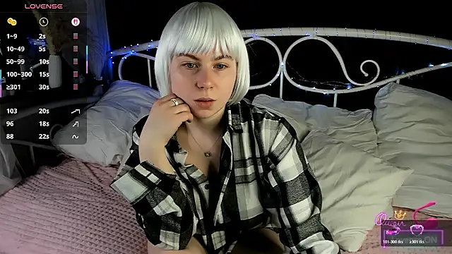 EvaCrosby online show from March 11, 3:36 pm