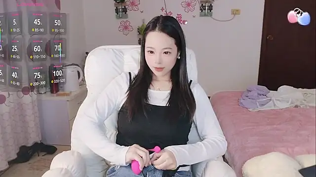 Snapshot of Tutu-o chatting on September 17, 6:44 am Tutu-o online show from September 17, 6:44 am