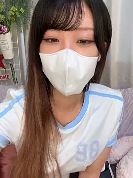 emiiiii1001 online show from September 18, 3:05 am