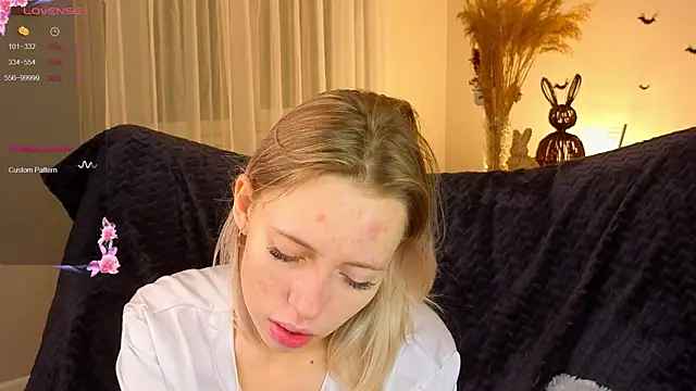 NyxaThorn online show from November 4, 2:33 pm