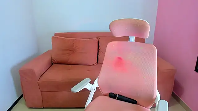 Emiss Jones online show from January 7, 8:34 pm