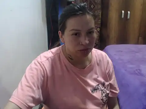 cloequeen15 online show from April 11, 10:35 pm