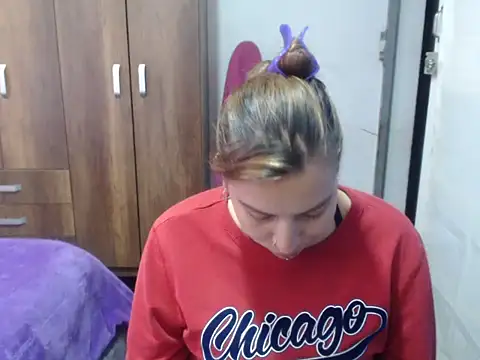 Snapshot of cloequeen15 chatting on October 9, 6:56 pm cloequeen15 online show from October 9, 6:56 pm