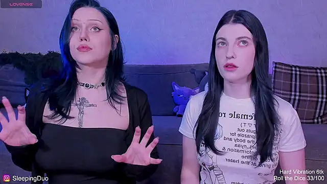 Threesomebabes online show from June 14, 6:19 pm