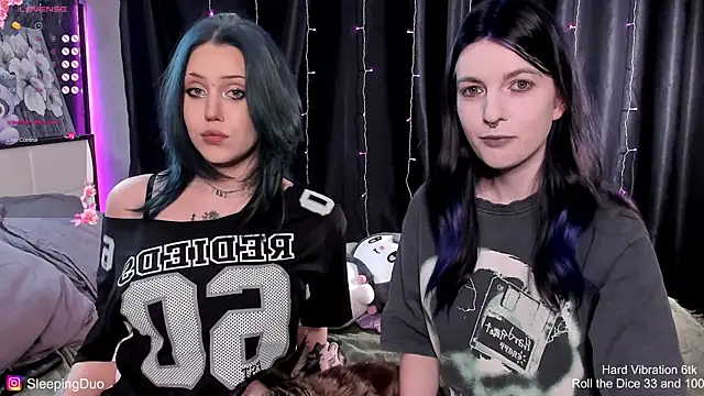 Threesomebabes online show from December 19, 4:32 pm