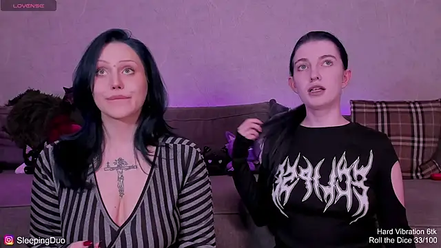 Threesomebabes online show from June 12, 7:33 pm