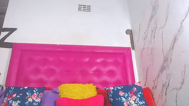LoloQueen5 online show from June 12, 9:01 pm