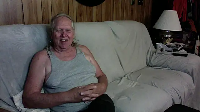 Snapshot of OldLadySara chatting on October 13, 12:13 am OldLadySara online show from October 13, 12:13 am