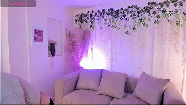 Natti london online show from December 2, 6:15 am