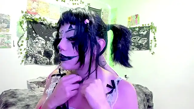 GothKitten666 online show from October 26, 2:18 am