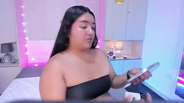 LilyWhitney online show from December 17, 4:16 am