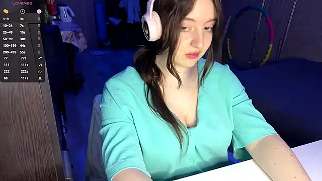 LauretteRagar online show from November 4, 5:51 pm