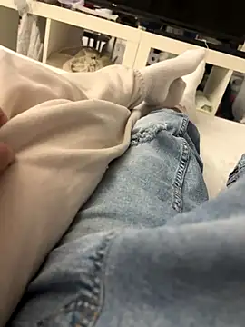 hottest23 online show from December 5, 11:00 am