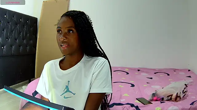 Snapshot of shantall_ebony1 chatting on October 25, 10:23 am shantall ebony1 online show from October 25, 10:23 am