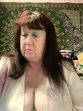 CrystalLime6411 online show from May 12, 1:14 am