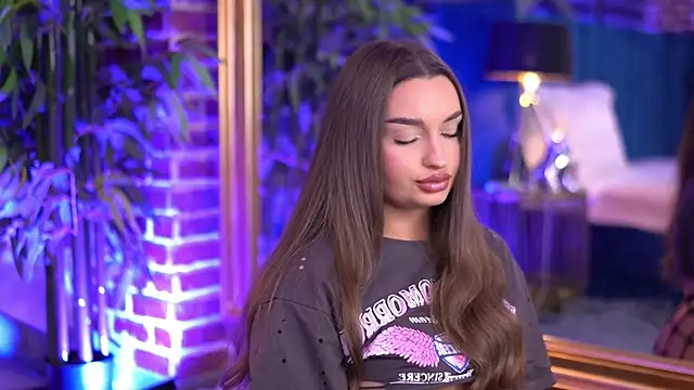 MillaSerene online show from November 28, 7:33 am