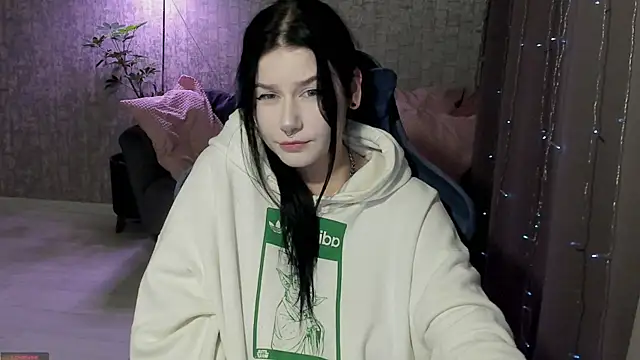 Snapshot of AlinaGreeeen chatting on September 12, 6:46 am AlinaGreeeen online show from September 12, 6:46 am