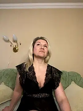 AliceSwan4011 online show from January 18, 2:24 pm