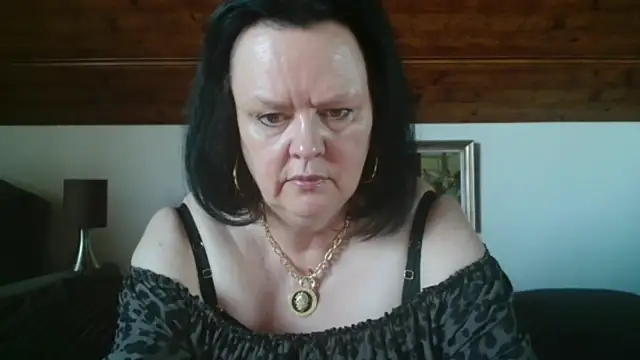 Snapshot of TiffanyMature chatting on September 27, 8:43 am TiffanyMature online show from September 27, 8:43 am