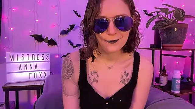mistressannafoxx online show from November 10, 6:25 pm