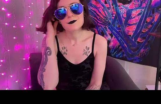 Snapshot of mistressannafoxx chatting on September 12, 12:11 am mistressannafoxx online show from September 12, 12:11 am