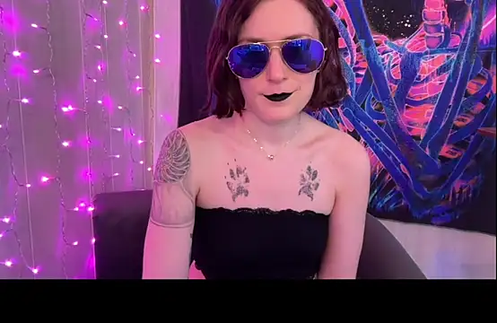 Snapshot of mistressannafoxx chatting on September 14, 1:03 am mistressannafoxx online show from September 14, 1:03 am