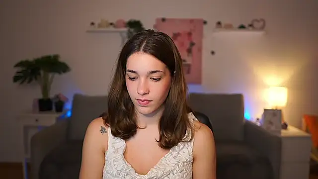 kissie cat online show from November 12, 2:15 pm