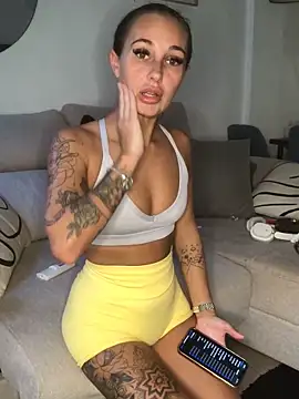 Rosieredxox online show from September 29, 7:35 am