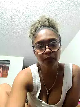 Snapshot of BiiancaEstradaa chatting on October 12, 11:29 pm BiiancaEstradaa online show from October 12, 11:29 pm