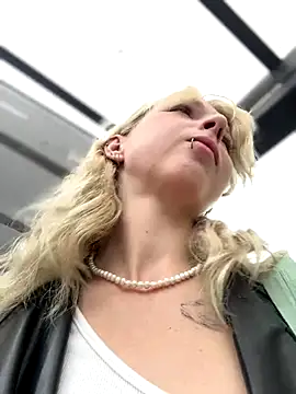 EveLittleSinner online show from September 18, 7:40 am