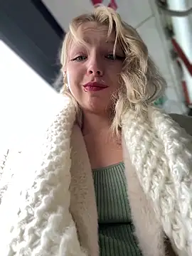 EveLittleSinner online show from October 13, 9:01 am