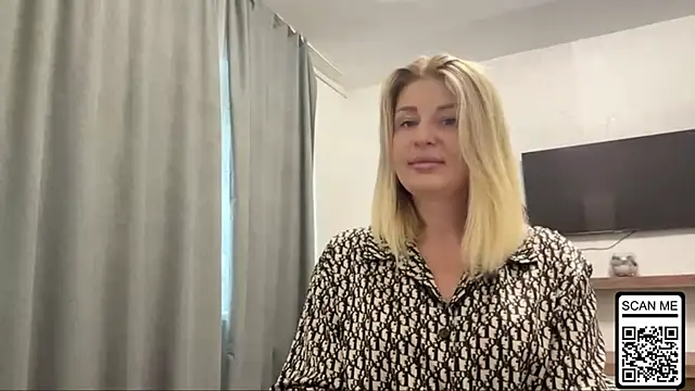 Blondie xoxoxo online show from October 6, 7:25 am