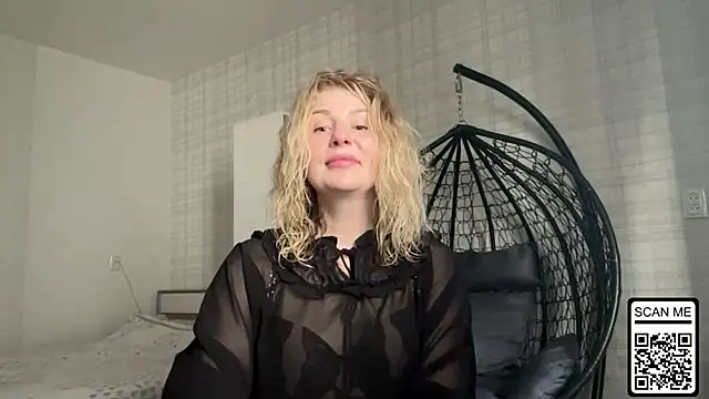 Blondie xoxoxo online show from March 24, 1:05 pm