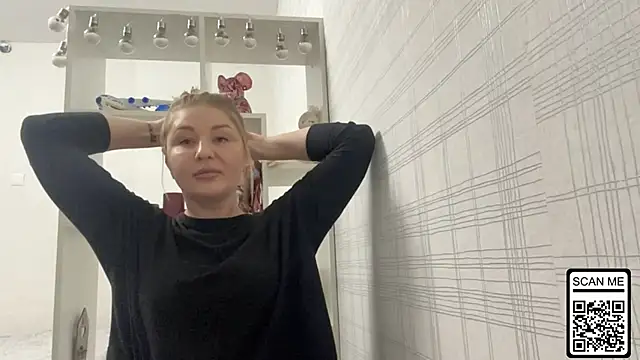 Blondie xoxoxo online show from January 11, 12:54 pm