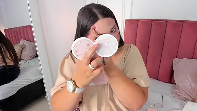 Tessa Sinclaire online show from February 2, 7:35 pm