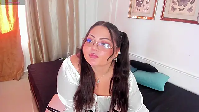 Tessa Sinclaire online show from September 27, 9:00 pm