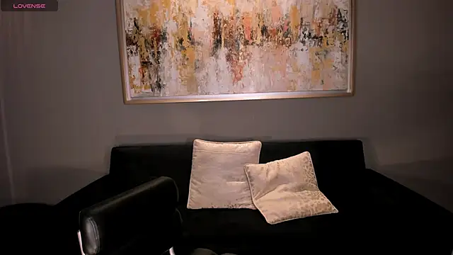 Snapshot of LizzCooper chatting on October 13, 5:21 am LizzCooper online show from October 13, 5:21 am