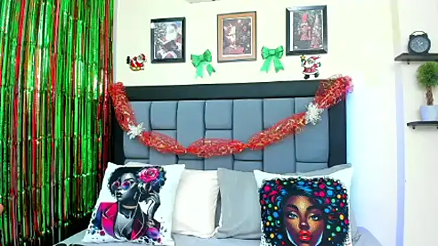 VioletaCollins online show from December 17, 6:56 pm